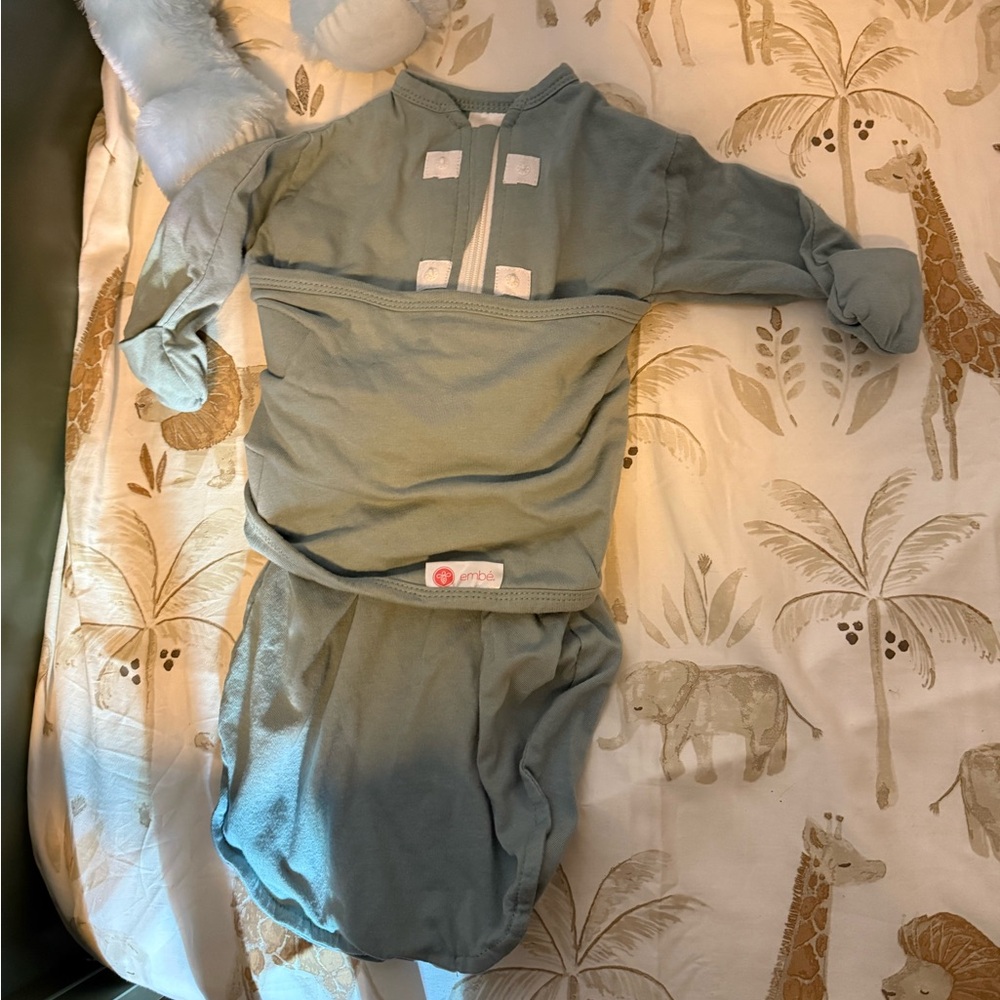 Embe newborn swaddle